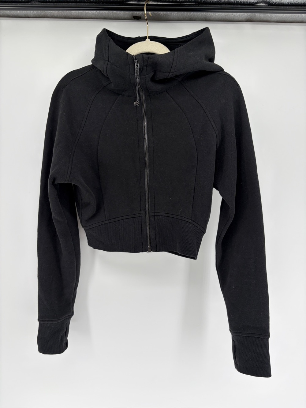 Lululemon Full Zip Cropped  Scuba Hoodie Best Fits Small Black